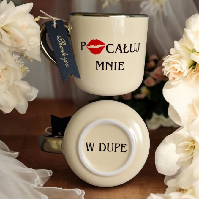 Kubek elegant  z napisem " Pocałuj mnie w dupe "