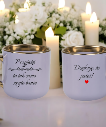 Kubek z napisem  "Przyjaźń to tak samo zryte banie "